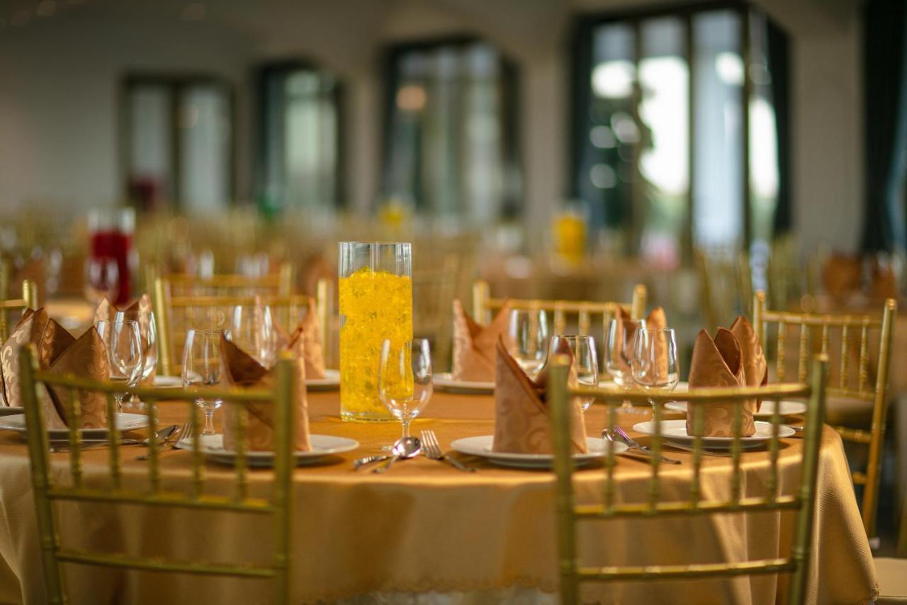 Grand Sunrise Palace Hoi An- A Luxury Indochine Hotel & Spa Екстер'єр фото The interior of the ballroom at the 2011 awards ceremony