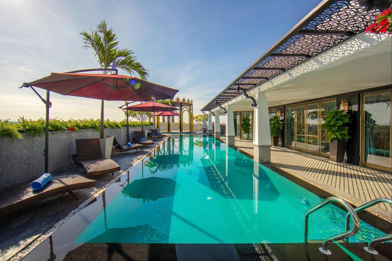 Grand Sunrise Palace Hoi An- A Luxury Indochine Hotel & Spa Екстер'єр фото The rooftop pool at the hotel