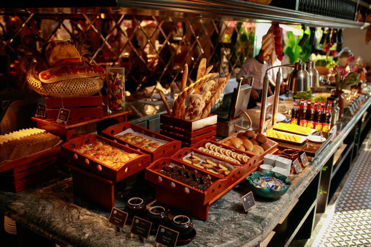 Grand Sunrise Palace Hoi An- A Luxury Indochine Hotel & Spa Екстер'єр фото A buffet at a hotel