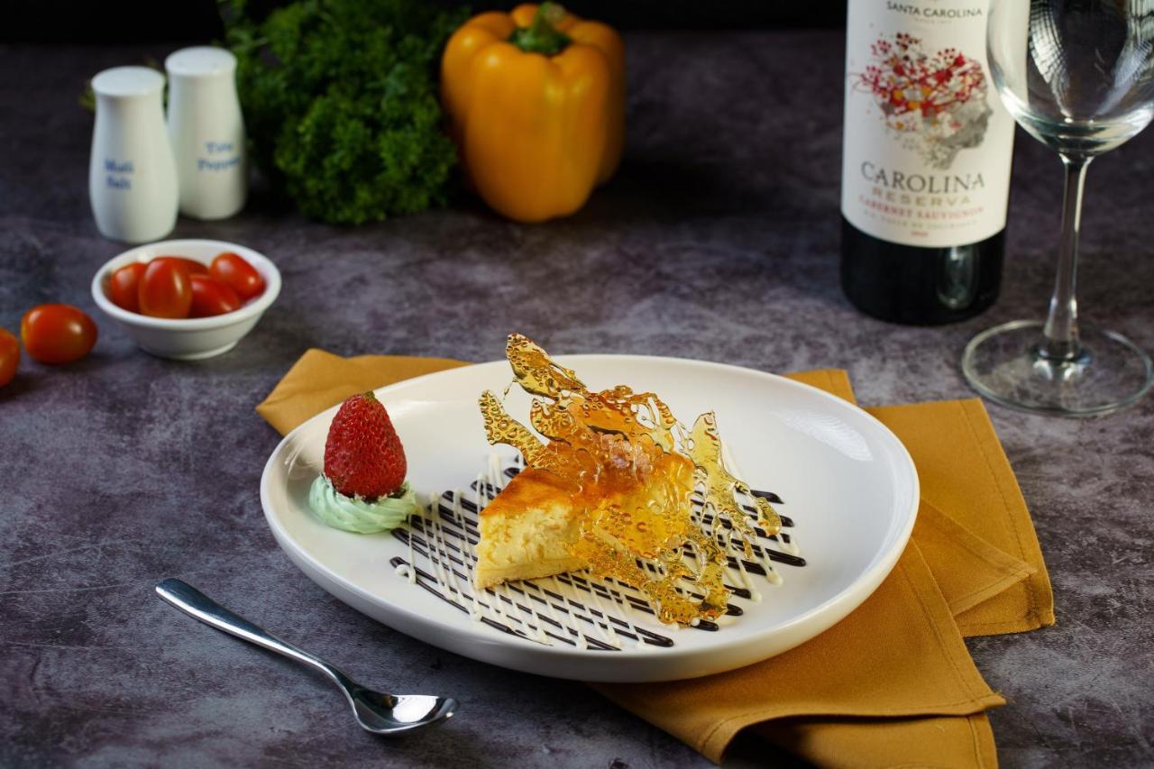 Grand Sunrise Palace Hoi An- A Luxury Indochine Hotel & Spa Екстер'єр фото A cheesecake with a caramel lattice