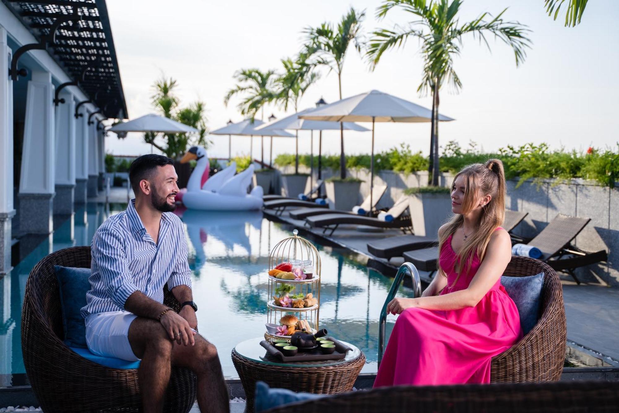 Grand Sunrise Palace Hoi An- A Luxury Indochine Hotel & Spa Екстер'єр фото Rooftop pool at the hotel